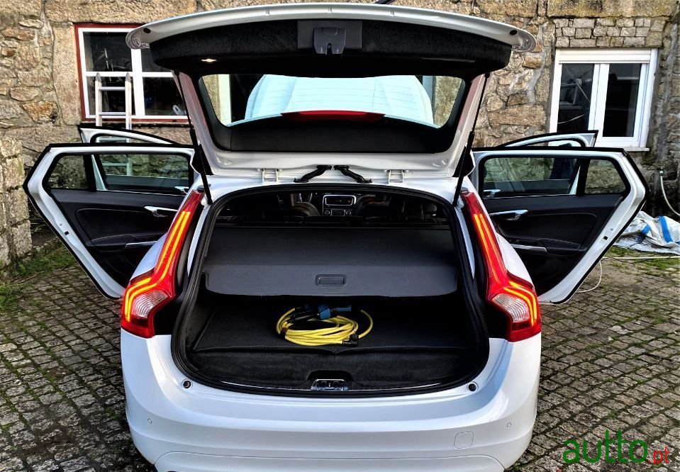 2013' Volvo V60 Awd photo #5