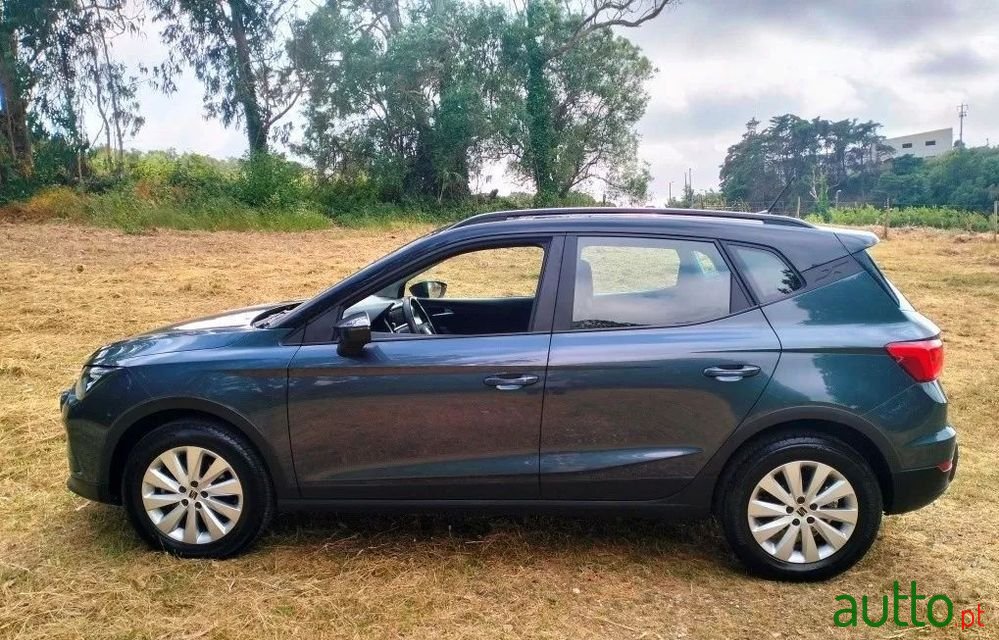 2023' SEAT Arona 1.0 Tsi Style photo #2