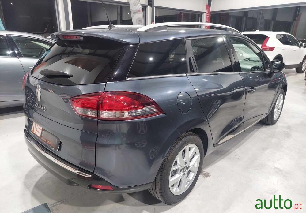 2019' Renault Clio Sport Tourer photo #5