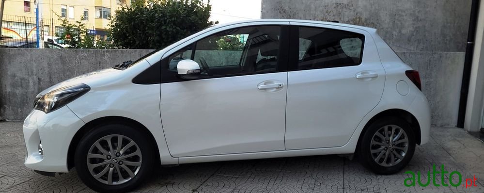 2017' Toyota Yaris photo #3