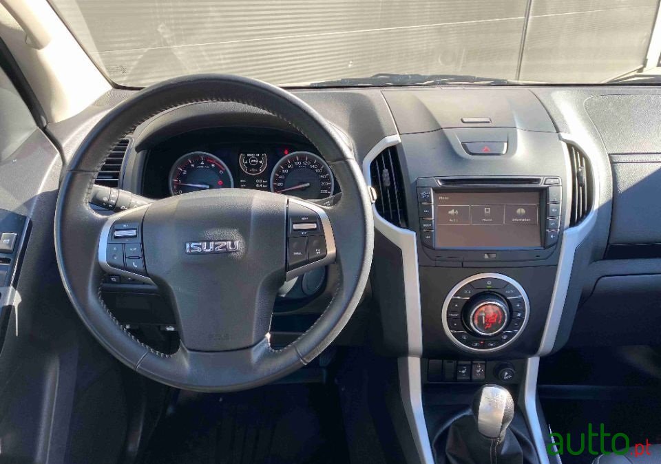 2020' Isuzu D-Max photo #5