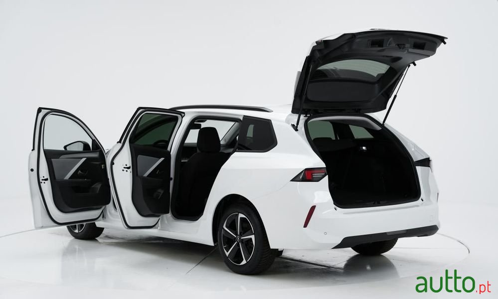 2024' Opel Astra Sports Tourer photo #5