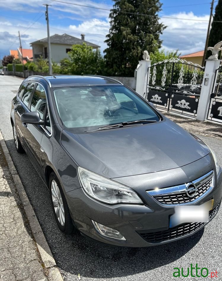 2012' Opel Astra Sports Tourer photo #2