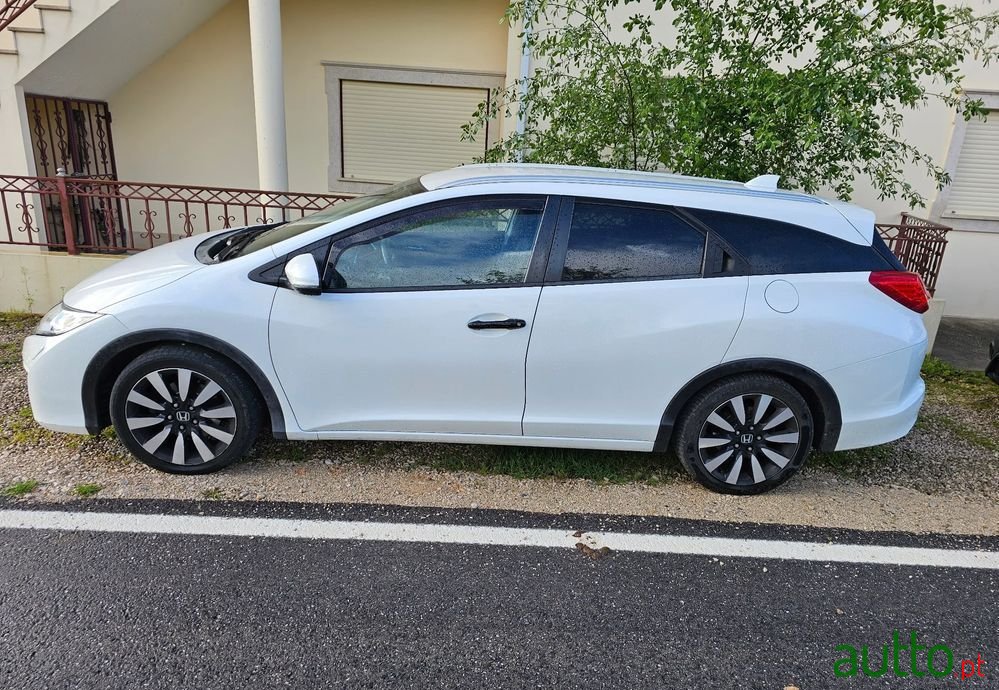 2015' Honda Civic Tourer photo #4