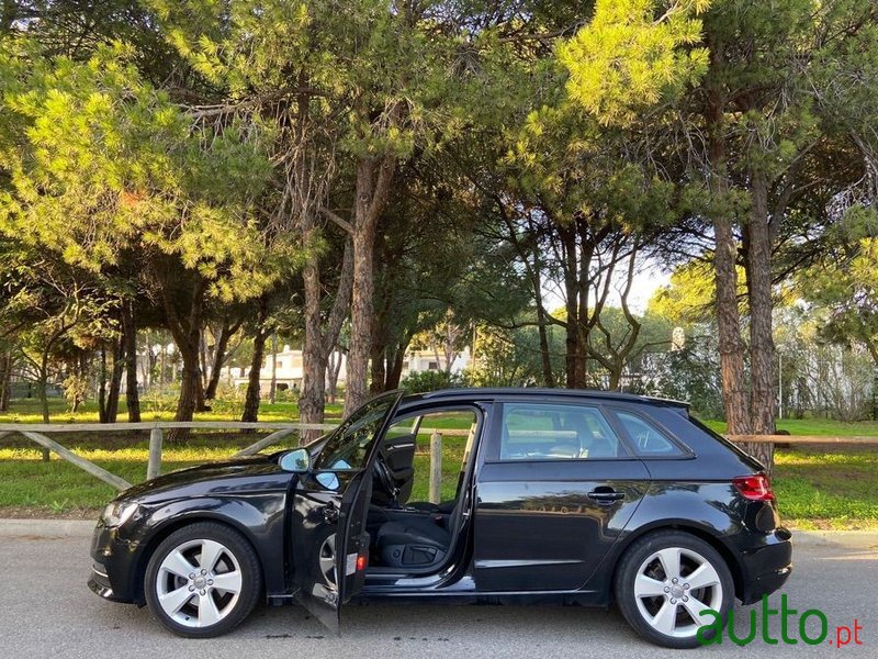 2013' Audi A3 Sportback photo #1