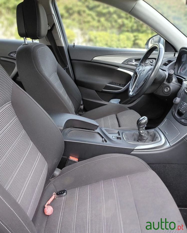 2014' Opel Insignia Sports Tourer photo #3