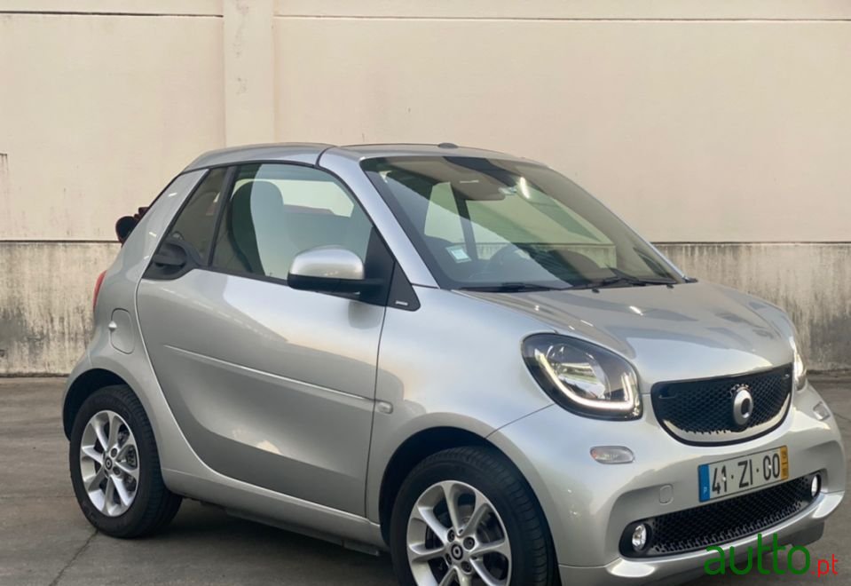 2019' Smart Fortwo photo #2