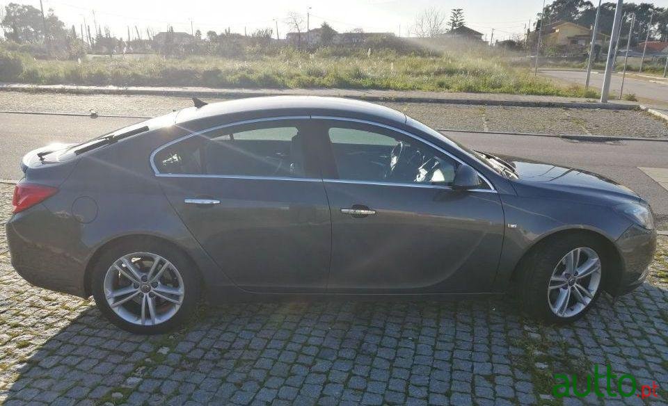 2010' Opel Insignia photo #3