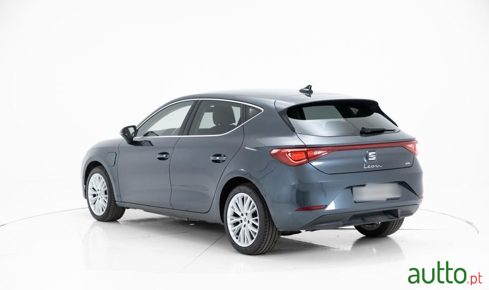 2021' SEAT Leon photo #4