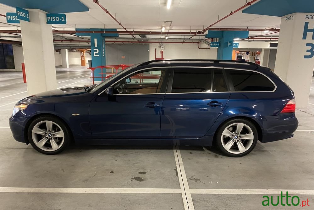 2007' BMW Série 5 Da Touring Sport photo #2