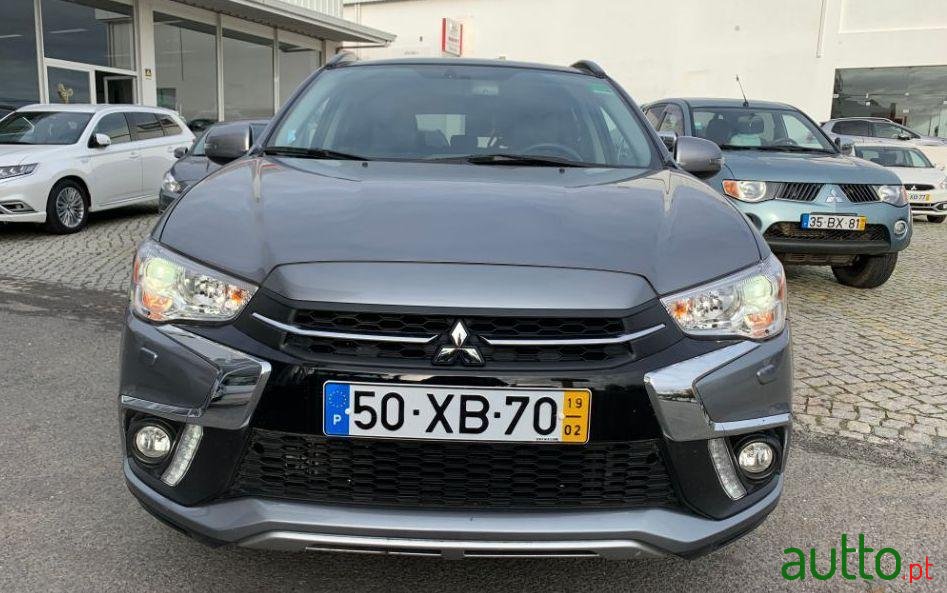 2019' Mitsubishi ASX photo #3