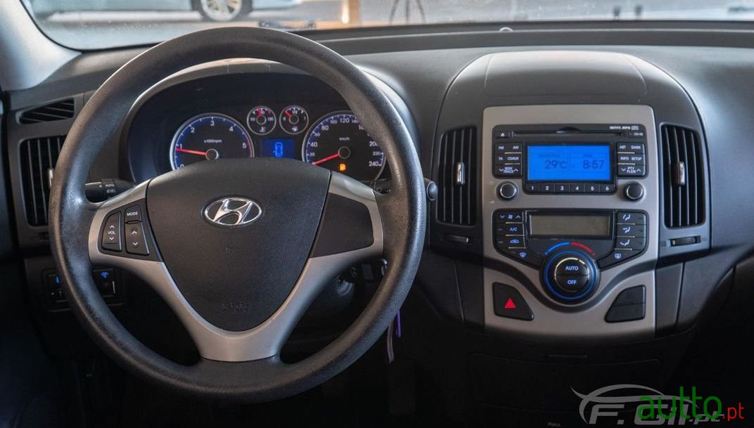 2009' Hyundai I30 photo #1