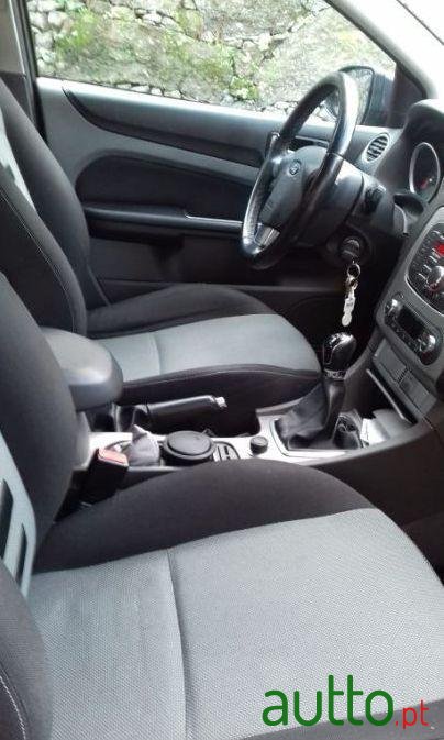 2010' Ford Focus photo #4