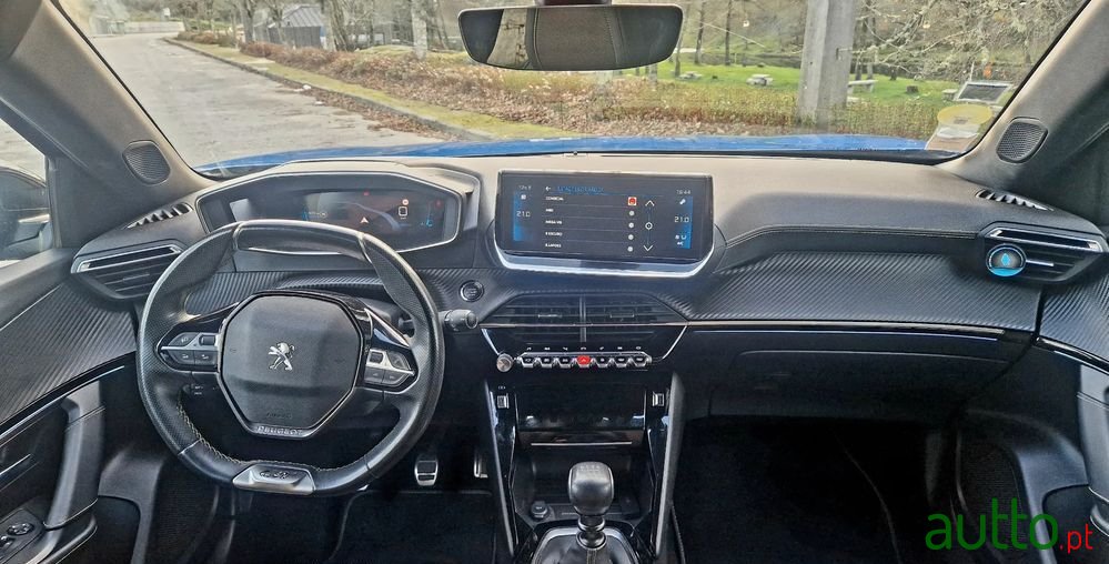 2020' Peugeot 2008 1.5 Bluehdi Gt Line photo #2