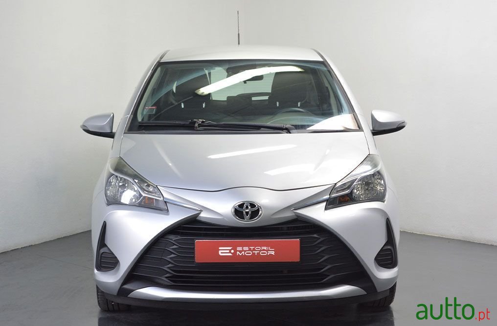 2017' Toyota Yaris photo #2