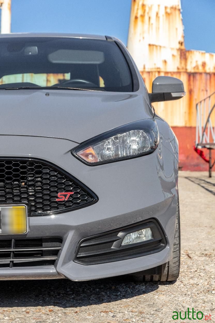 2016' Ford Focus photo #2