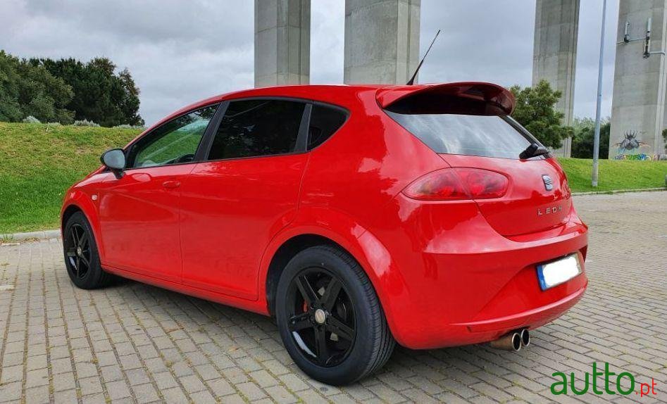 2011' SEAT Leon photo #3