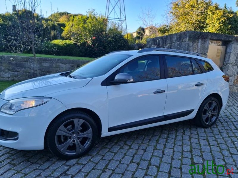 2010' Renault Megane Sport Tourer photo #1