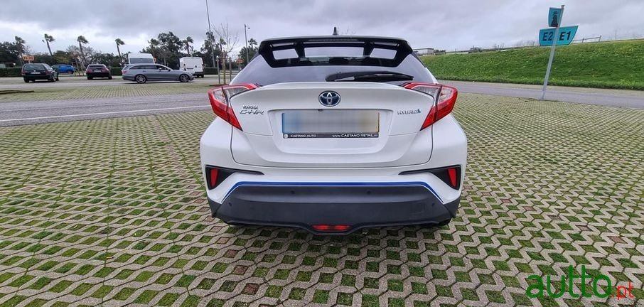 2020' Toyota C-HR photo #2