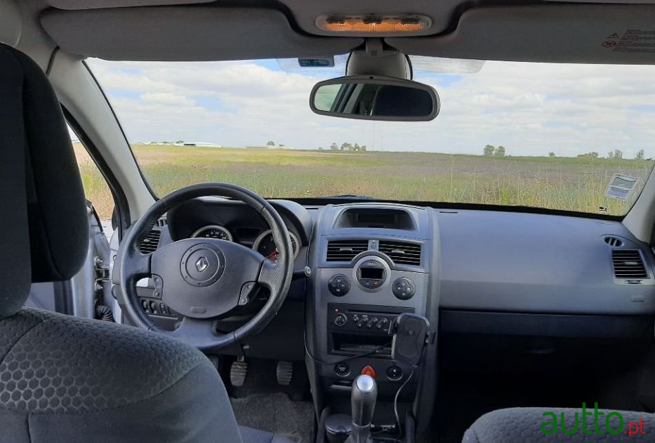 2005' Renault Megane photo #5