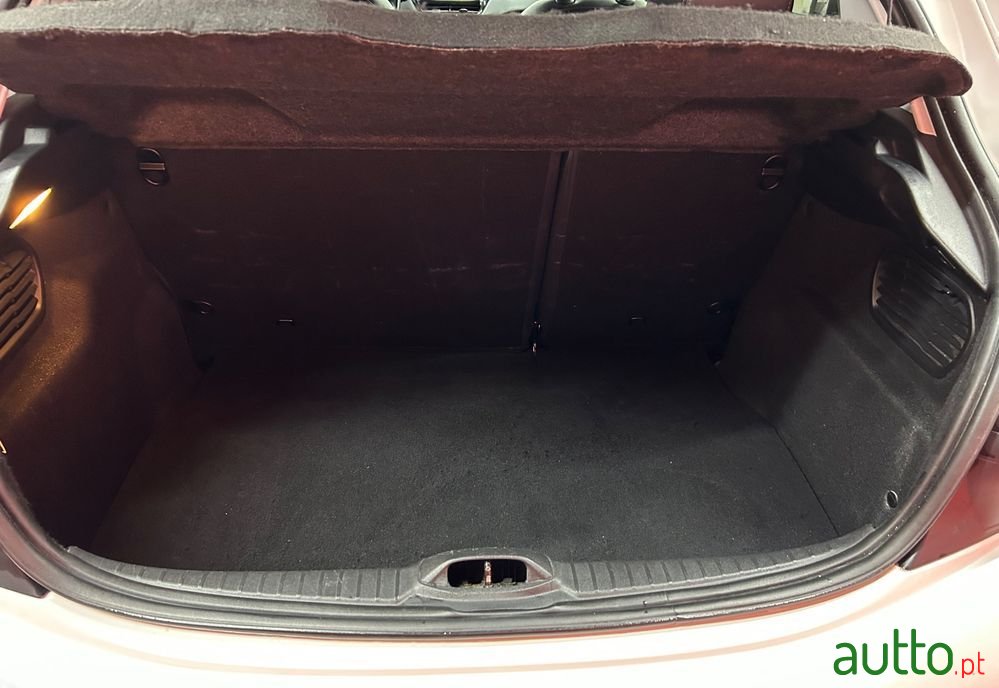 2015' Peugeot 208 Gt Line photo #5