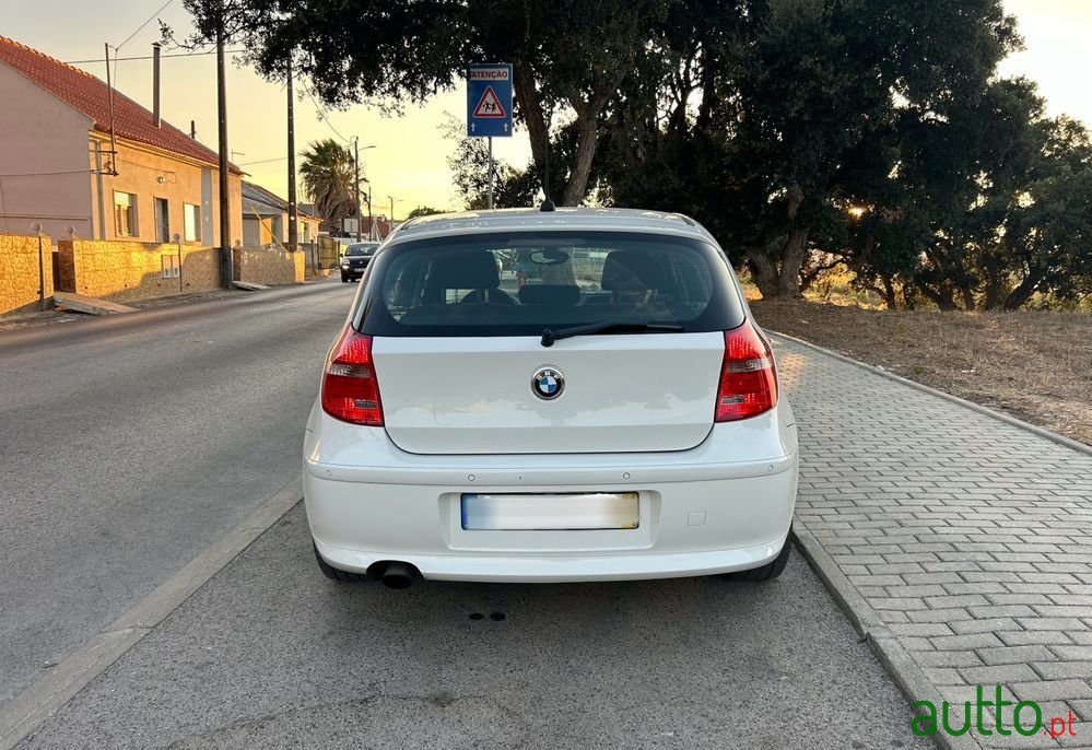 2010' BMW 116 D photo #6