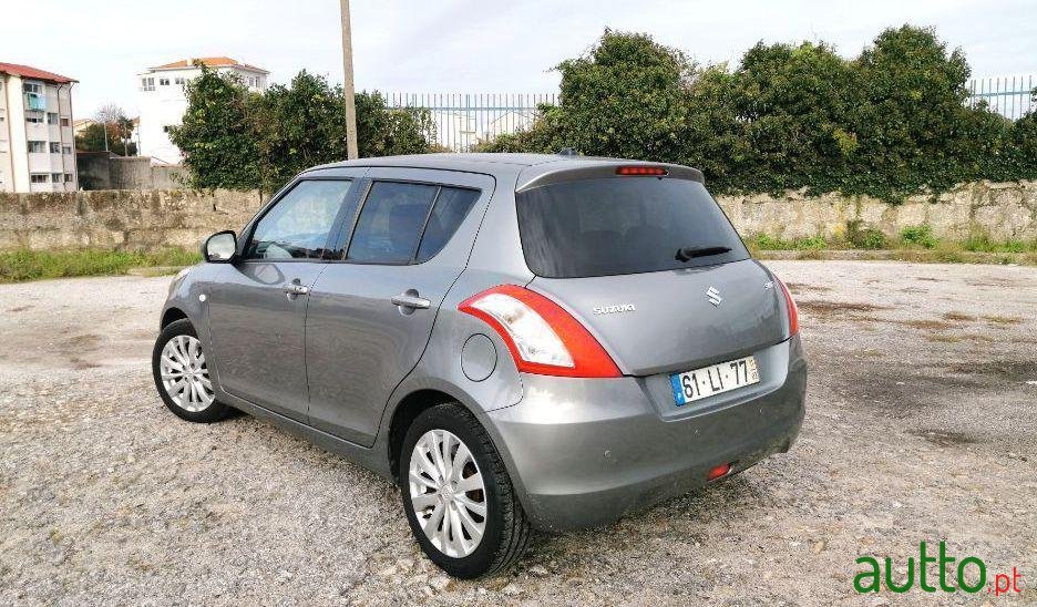 2011' Suzuki Swift photo #2