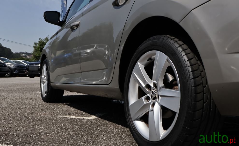 2015' Skoda Fabia Break photo #4
