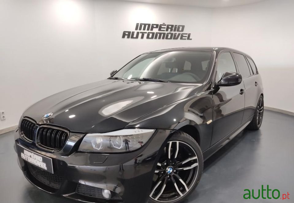 2012' BMW 318 photo #1