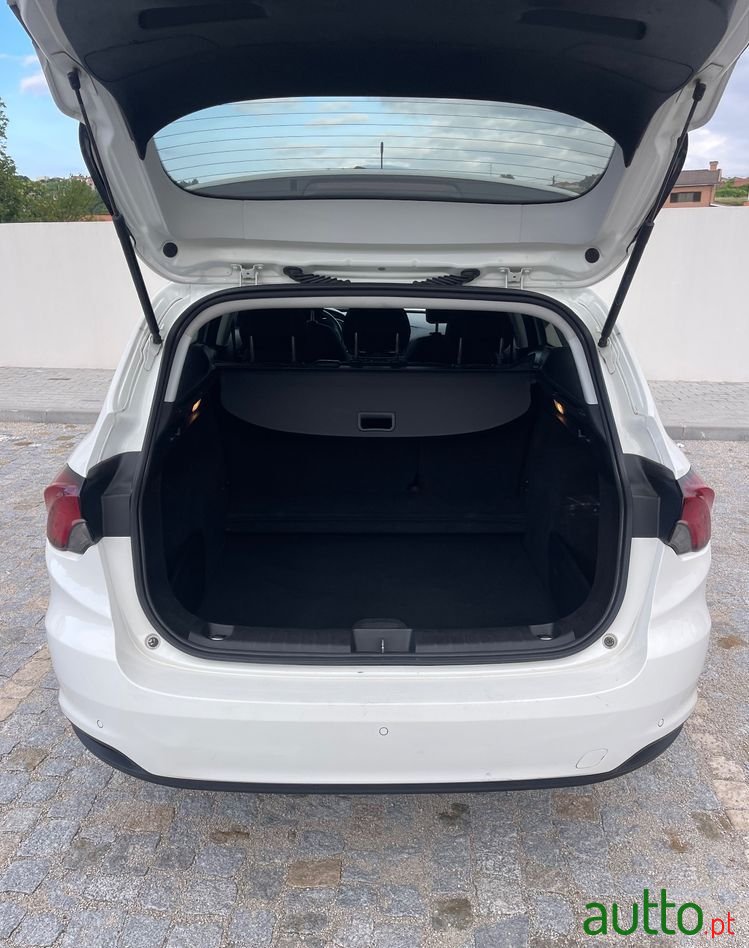 2020' Fiat Tipo Station Wagon photo #5