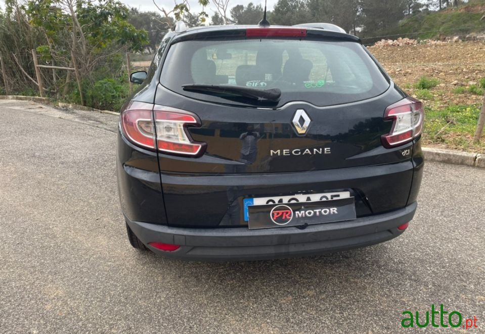 2011' Renault Megane Sport Tourer photo #5