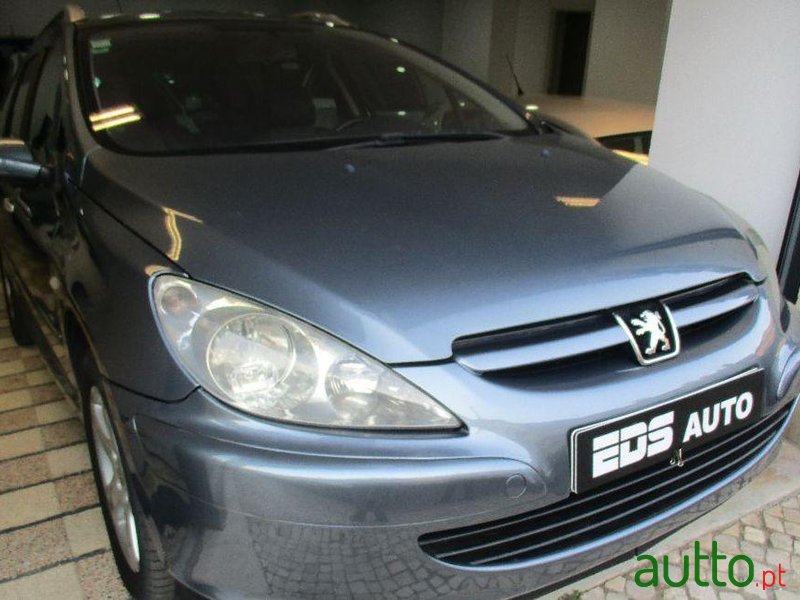 2004' Peugeot 307 Sw photo #1