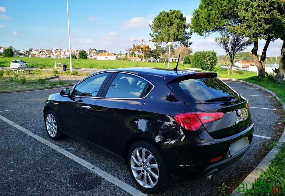 2015' Alfa Romeo Giulietta photo #5