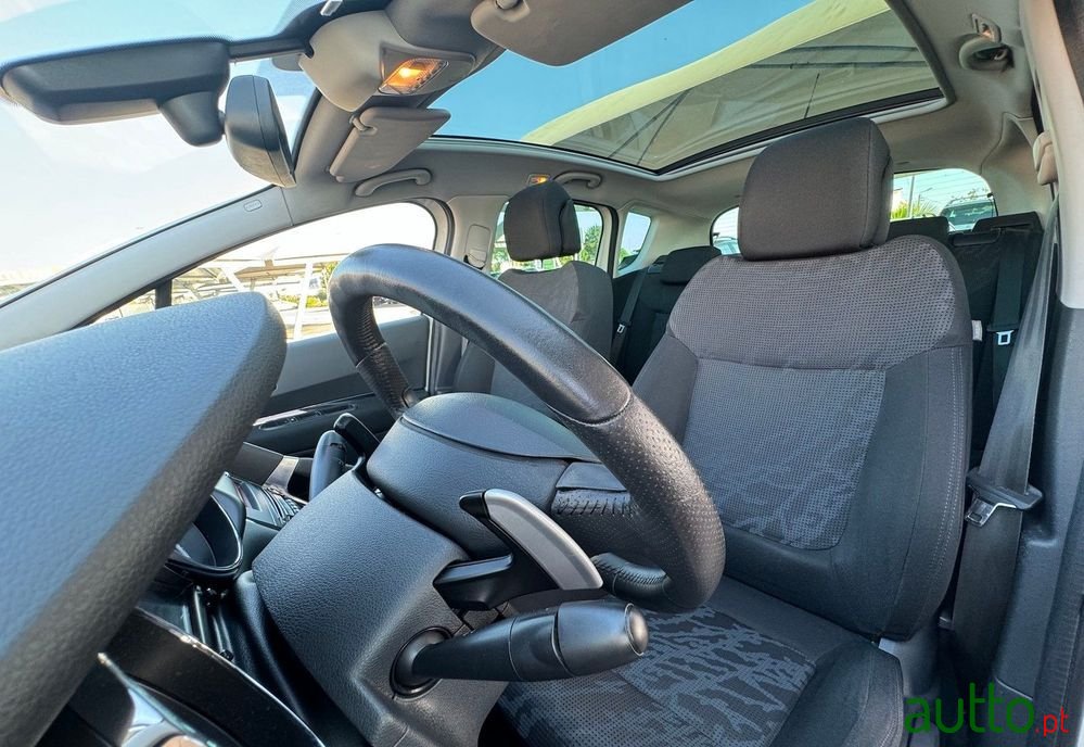 2012' Peugeot 3008 photo #3