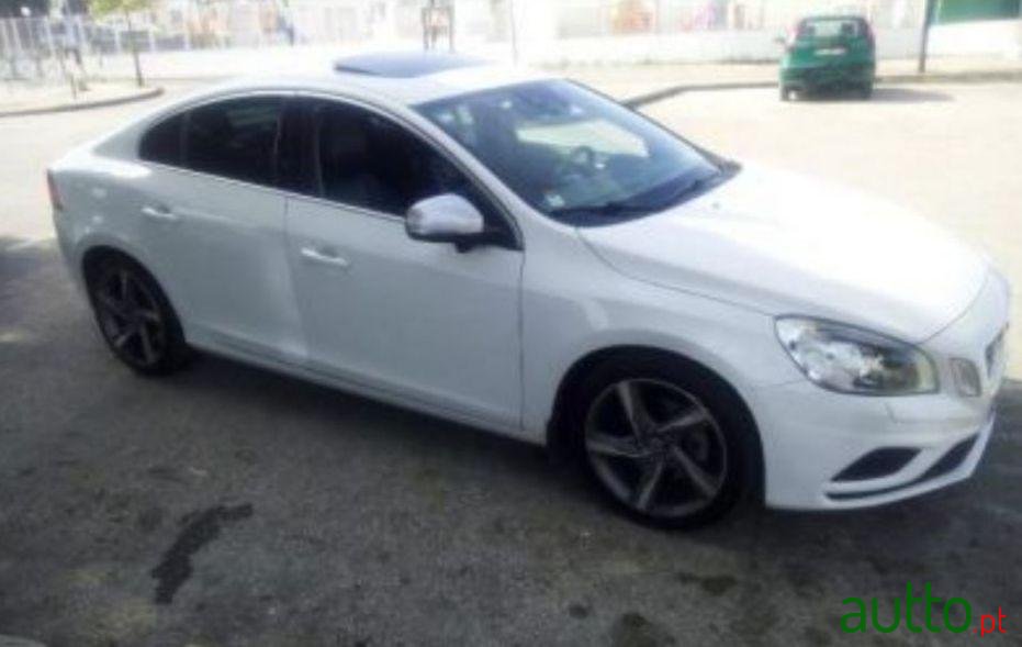 2011' Volvo S60 Sedan photo #3