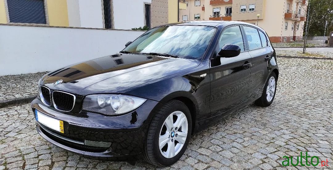 2011' BMW 118 photo #1