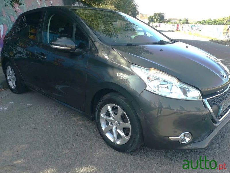 2014' Peugeot 208 1.4 Hdi Active photo #1
