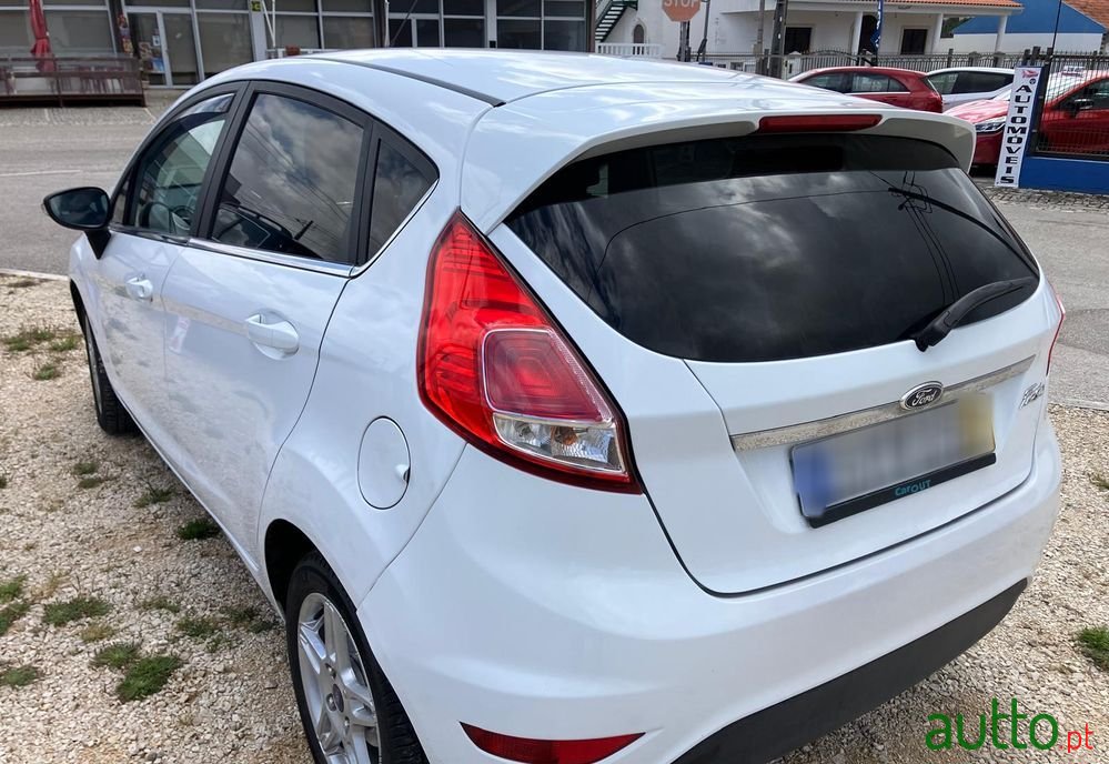 2015' Ford Fiesta photo #4