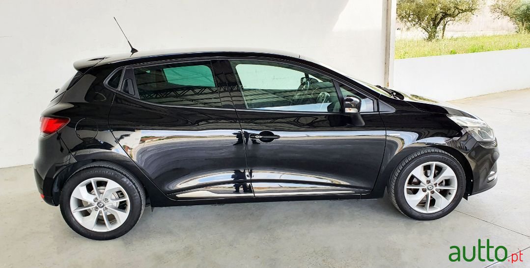 2017' Renault Clio photo #2