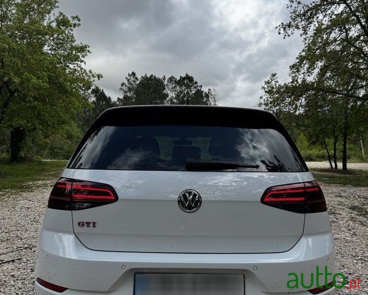 2018' Volkswagen Golf photo #3