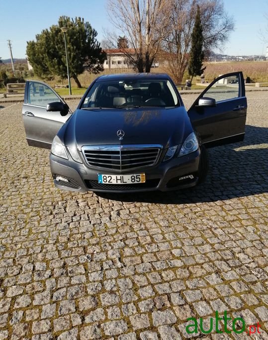 2009' Mercedes-Benz E-250 photo #2