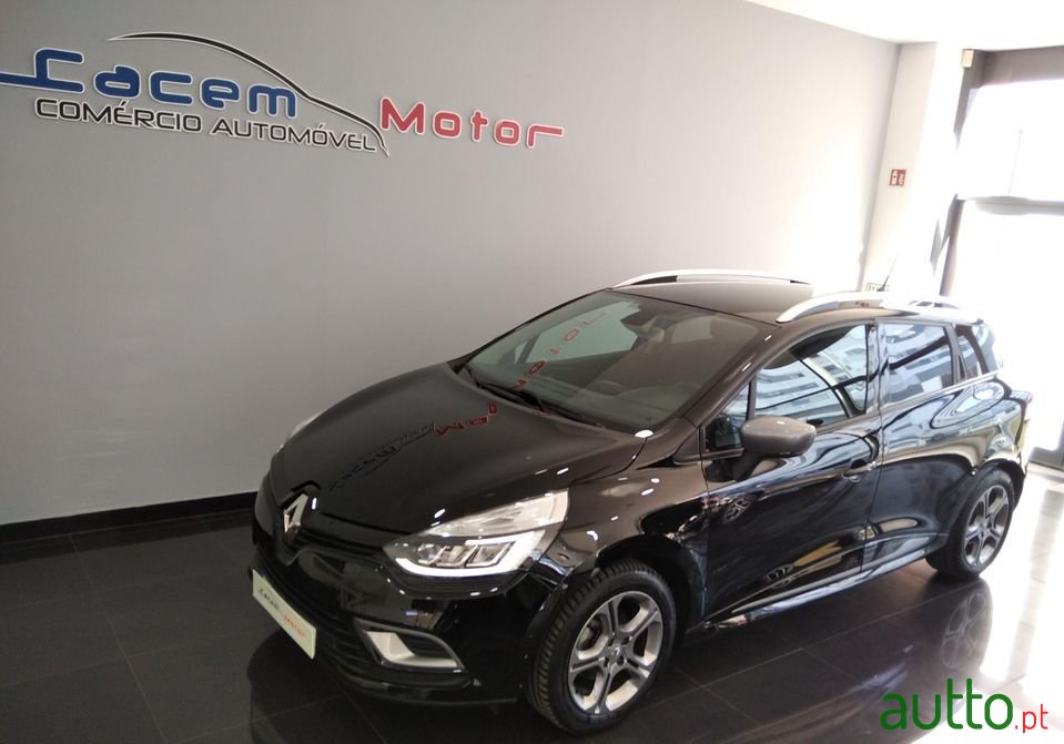 2017' Renault Clio Sport Tourer photo #3