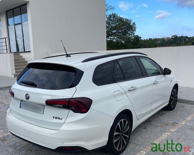 2020' Fiat Tipo Station Wagon photo #3