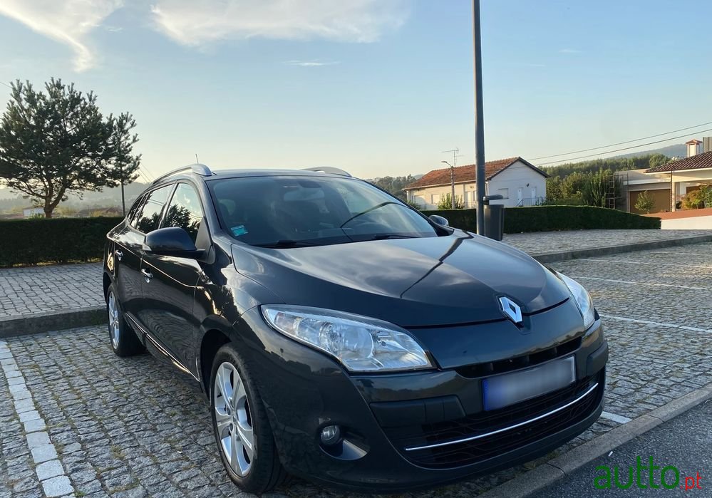 2010' Renault Mégane Sport Tourer photo #2