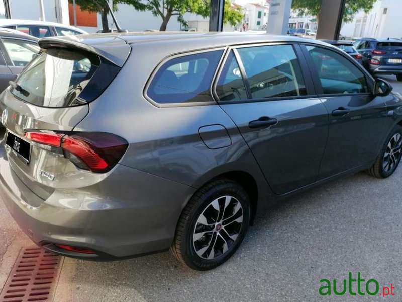 2021' Fiat Tipo Station Wagon photo #3