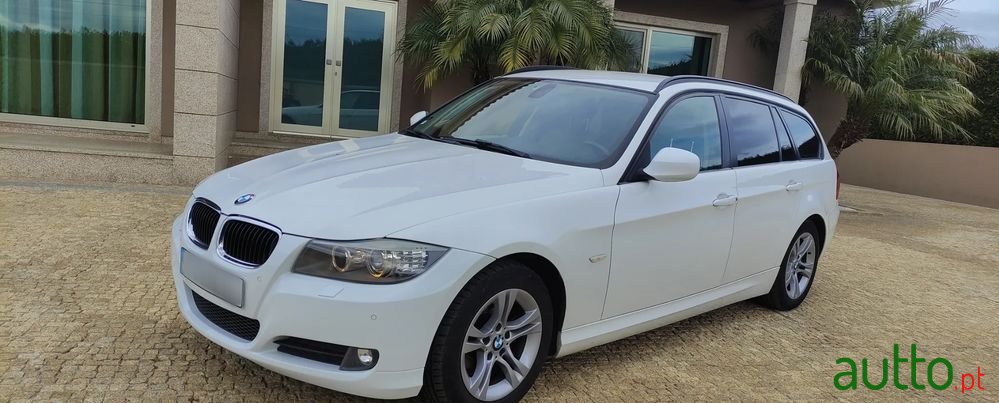 2012' BMW Série 3 D Touring Sport Line photo #2