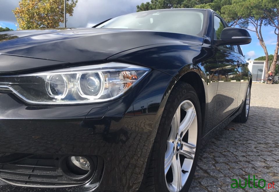 2012' BMW 320 Sport photo #1