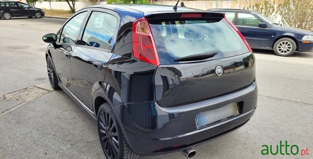 2009' Fiat Grande Punto photo #2