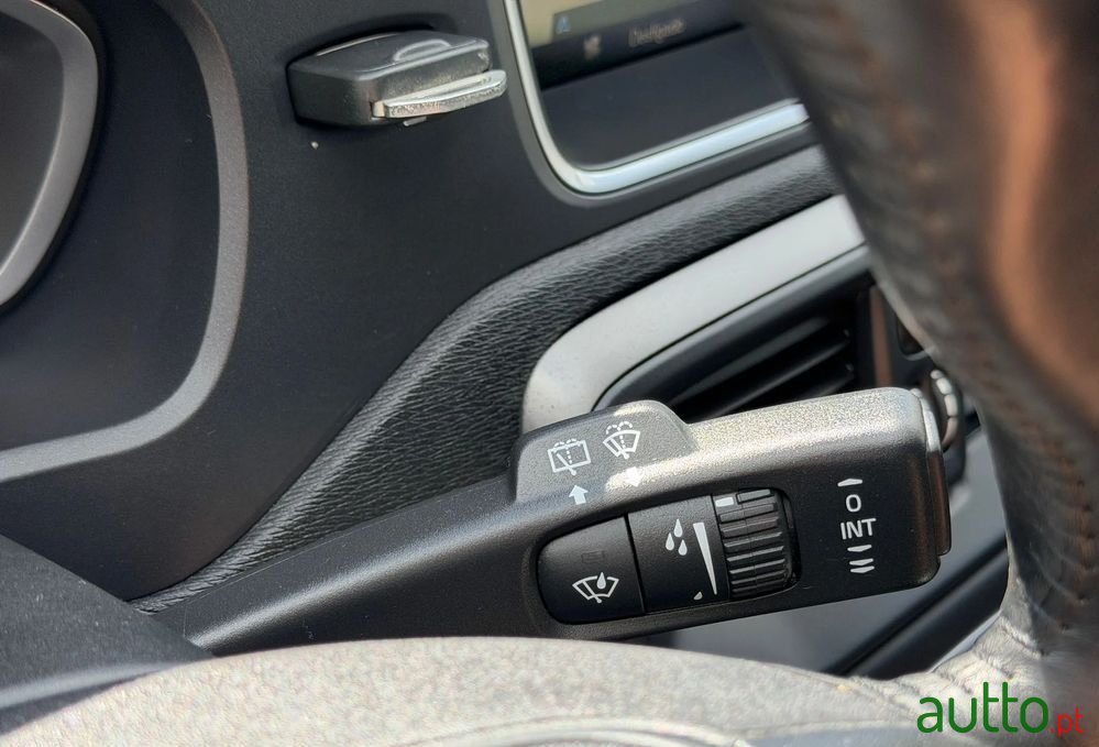 2014' Volvo V40 D2 Momentum photo #6