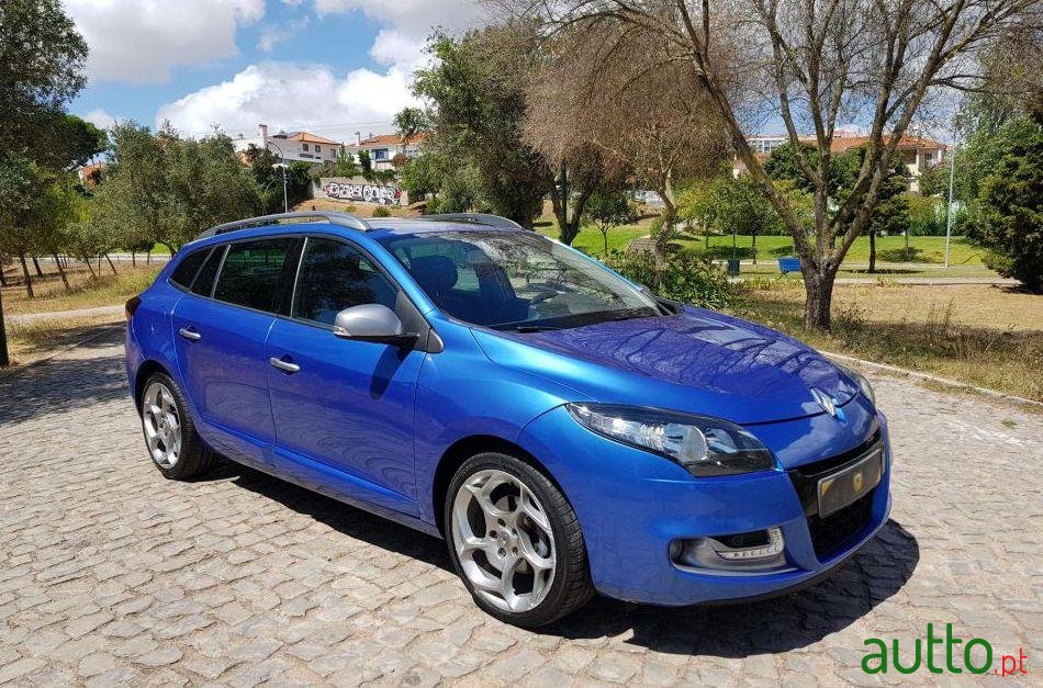 2012' Renault Megane-Sport-Tourer Gt Line photo #1